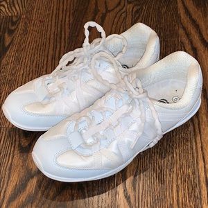 {Chassé} Cheer Shoes!